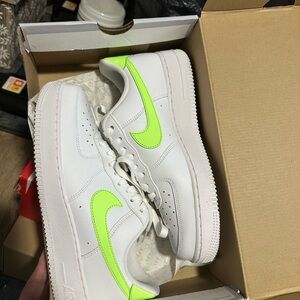Nike Air Force 1 White and green Sneakers